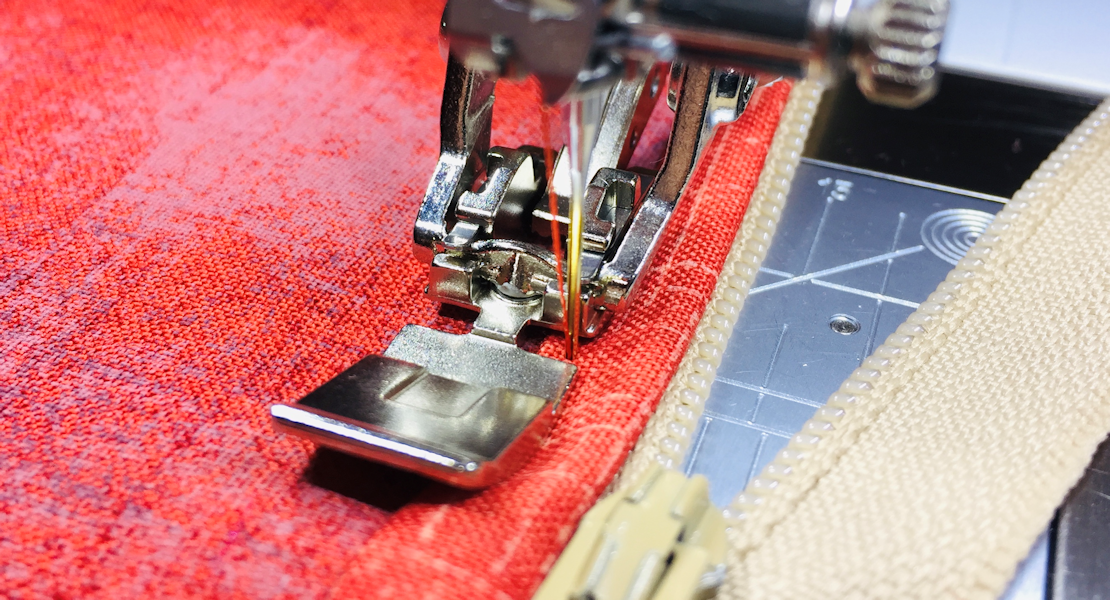 zipper foot 4D in action